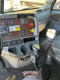 2004 Freightliner CST120