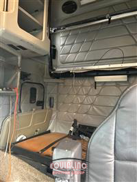 2002 Freightliner FLD120