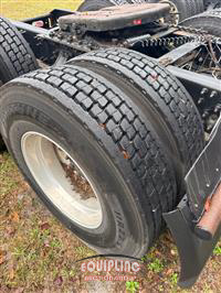 2011 VOLVO TRUCK VNL