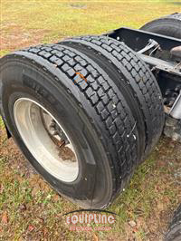 2011 VOLVO TRUCK VNL