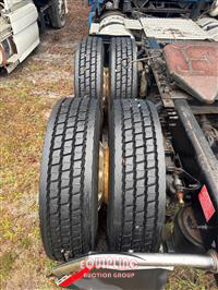 2011 VOLVO TRUCK VNL