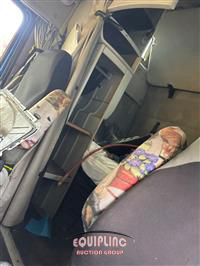 2011 VOLVO TRUCK VNL