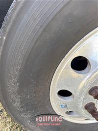 2021 VOLVO TRUCK VNR