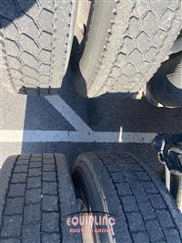 2015 VOLVO TRUCK VNL