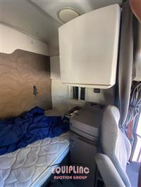 2015 VOLVO TRUCK VNL