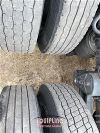 2004 VOLVO TRUCK VNL