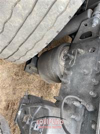 2004 VOLVO TRUCK VNL