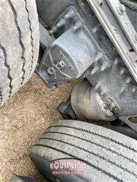 2004 VOLVO TRUCK VNL