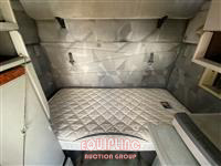 2004 VOLVO TRUCK VNL