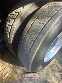 2003 VOLVO TRUCK VHD