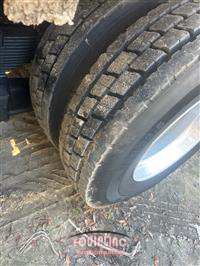 2003 VOLVO TRUCK VHD