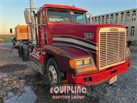2001 Freightliner FLD120