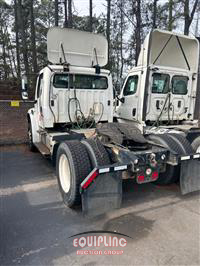 2015 Freightliner M2 S/A 4x2 DAY CAB TRUCK TRACT