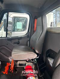 2015 Freightliner M2 S/A 4x2 DAY CAB TRUCK TRACT