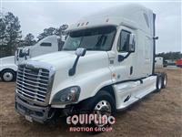 2015 Freightliner CASCADIA 6X4 T/A SLEEPER TRUCK