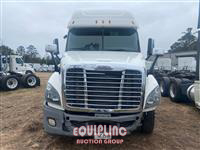 2015 Freightliner CASCADIA 6X4 T/A SLEEPER TRUCK