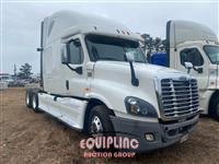 2015 Freightliner CASCADIA 6X4 T/A SLEEPER TRUCK