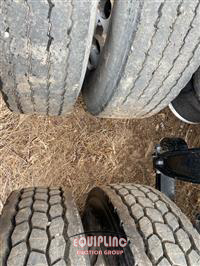 2015 Freightliner CASCADIA 6X4 T/A SLEEPER TRUCK