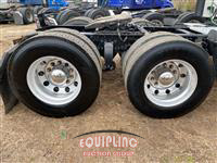 2015 Freightliner CASCADIA 6X4 T/A SLEEPER TRUCK