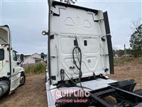 2015 Freightliner CASCADIA 6X4 T/A SLEEPER TRUCK