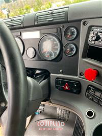 2015 Freightliner CASCADIA 6X4 T/A SLEEPER TRUCK