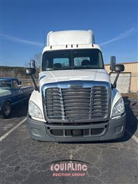 2018 Freightliner Cascadia CA125 DC 6X4 T/A DAY 
