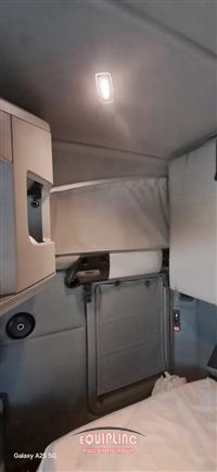 2018 Kenworth T680 T/A 6X4 SLEEPER TRUCK TRA