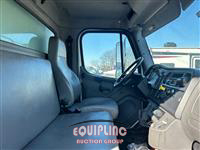 2019 Freightliner M2 106 4X2 S/A 26FT BOX TRUCK