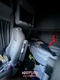 2016 Kenworth T680 6X4 T/A SLEEPER TRUCK TRA