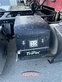 2016 Kenworth T680 6X4 T/A SLEEPER TRUCK TRA