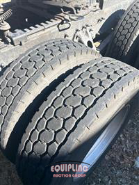 2020 Peterbilt 579 6X4 T/A MID ROOF TRUCK TRA