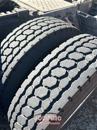 2020 Peterbilt 579 6X4 T/A MID ROOF TRUCK TRA