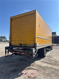 2020 International MV607 4X2 S/A 26FT BOX TRUCK