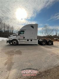 2018 Freightliner CASCADIA 6X4 T/A SLEEPER TRUCK