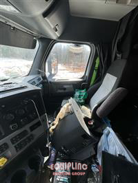 2018 Freightliner CASCADIA 6X4 T/A SLEEPER TRUCK