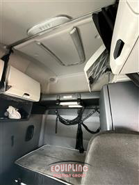 2018 Freightliner CASCADIA 6X4 T/A SLEEPER TRUCK