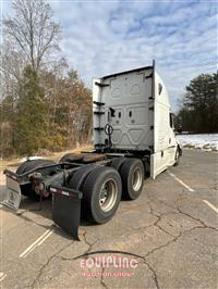 2018 Freightliner CASCADIA 6X4 T/A SLEEPER TRUCK