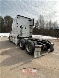 2018 Freightliner CASCADIA 6X4 T/A SLEEPER TRUCK