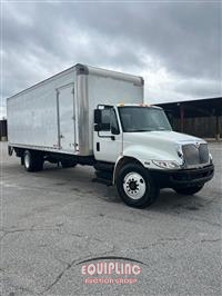 2018 International 4300 4X2 S/A 26FT NON CDL BOX 