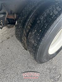 2018 International 4300 4X2 S/A 26FT NON CDL BOX 