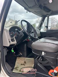 2018 International 4300 4X2 S/A 26FT NON CDL BOX 