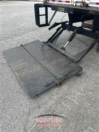 2018 International 4300 4X2 S/A 26FT NON CDL BOX 