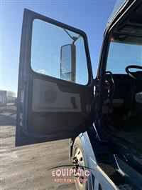 2012 Volvo VNL64T630 6X4 T/A SLEEPER TRUC