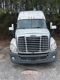2020 Freightliner Cascadia CA125SLP 6X4 T/A SLEE