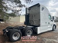 2020 Freightliner Cascadia CA125SLP 6X4 T/A SLEE