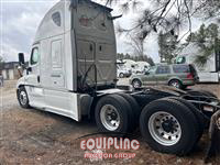 2020 Freightliner Cascadia CA125SLP 6X4 T/A SLEE
