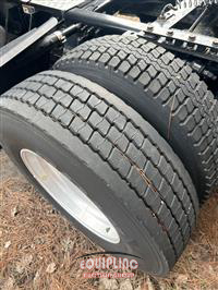 2020 Freightliner Cascadia CA125SLP 6X4 T/A SLEE