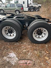 2020 Freightliner Cascadia CA125SLP 6X4 T/A SLEE