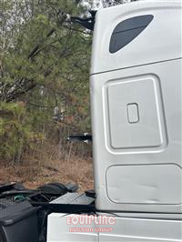 2020 Freightliner Cascadia CA125SLP 6X4 T/A SLEE