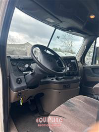 2020 Freightliner Cascadia CA125SLP 6X4 T/A SLEE